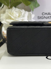 Load image into Gallery viewer, Chanel series 13 (2010) Black Caviar GHW Medium ML Timeless Classic Double Flap Bag