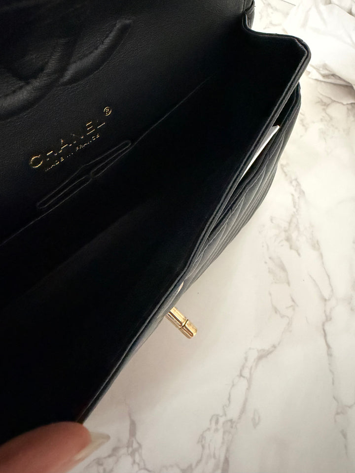 CHANEL series 29 2019 Black Lambskin Chevron LGHW Medium Timeless Classic Double Flap Bag