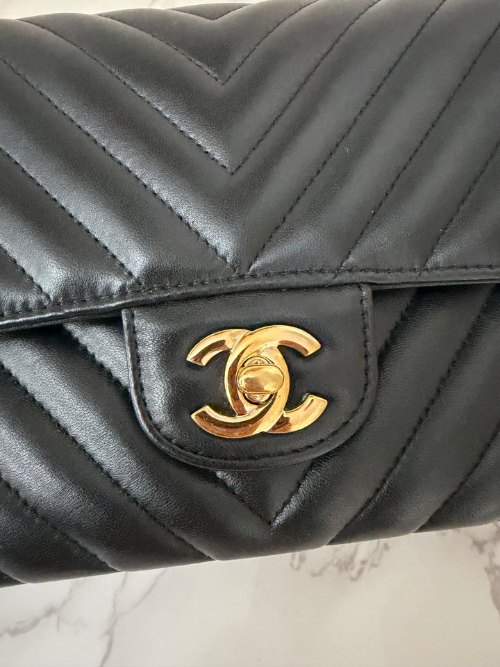 CHANEL series 29 2019 Black Lambskin Chevron LGHW Medium Timeless Classic Double Flap Bag