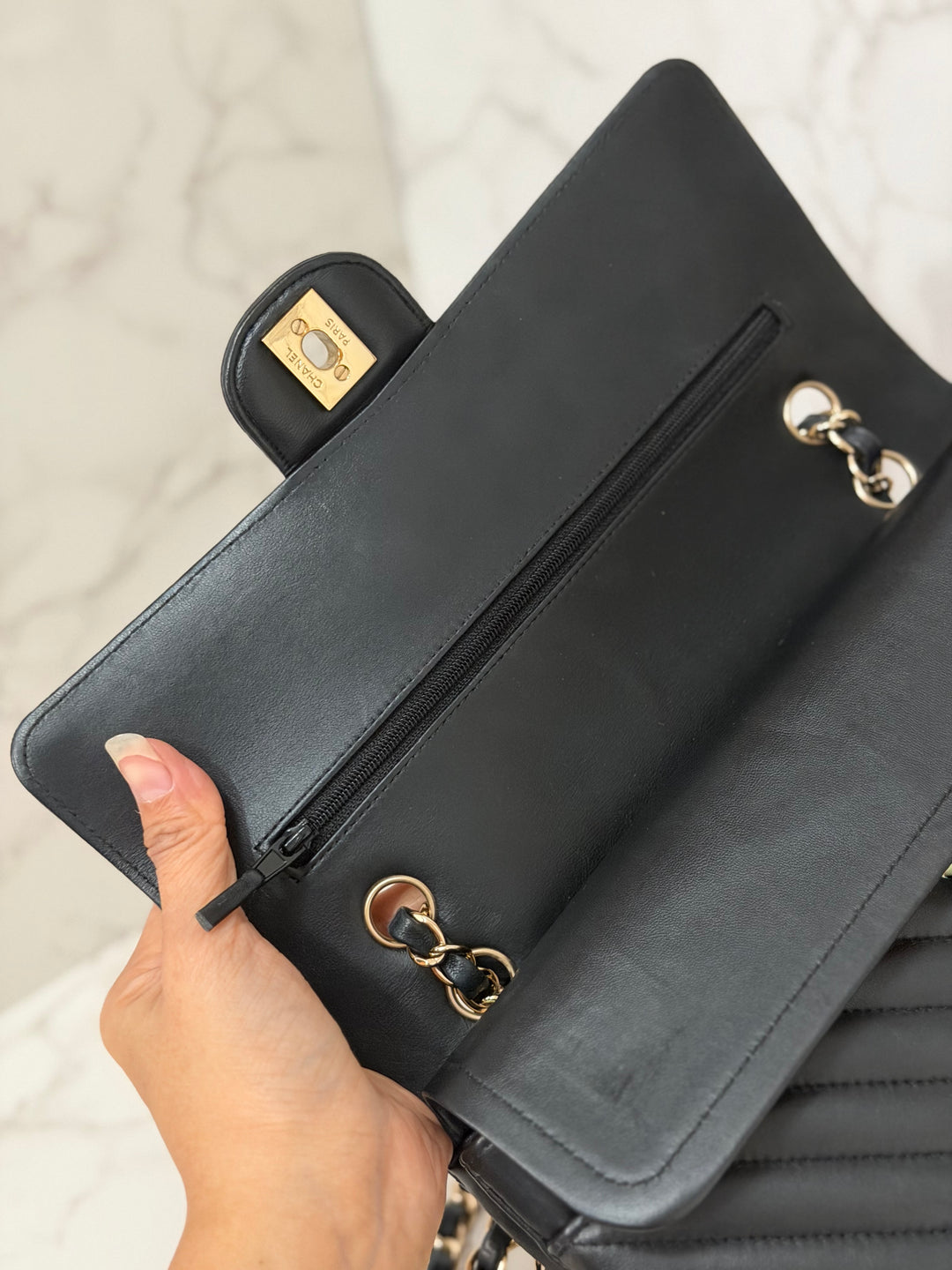 CHANEL series 29 2019 Black Lambskin Chevron LGHW Medium Timeless Classic Double Flap Bag