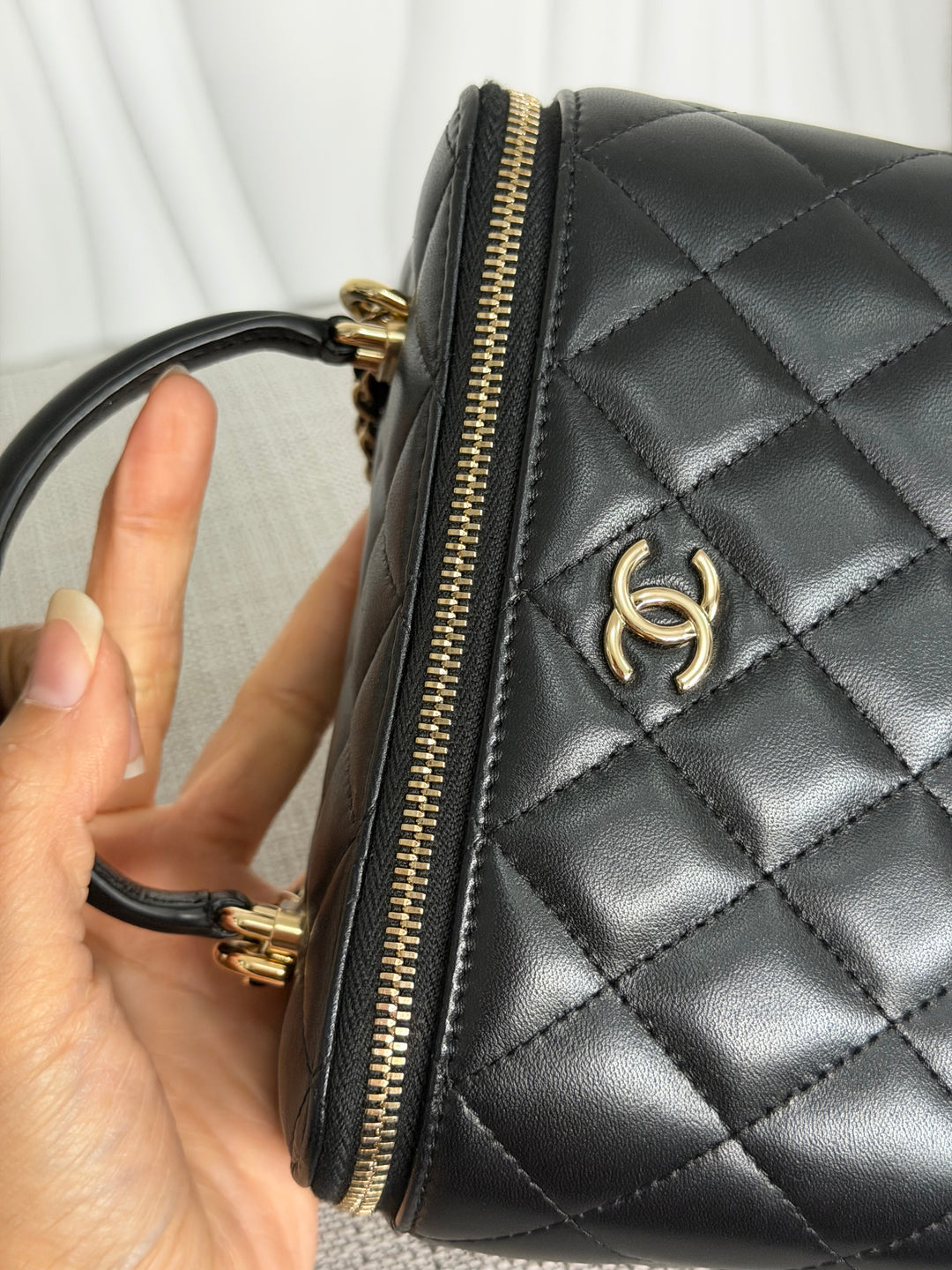 CHANEL series 30 2020 Black Lambskin LGHW Small Vanity Leather Top Handle with Chain