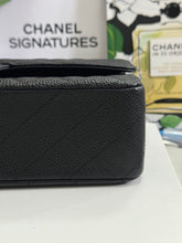 Load image into Gallery viewer, Chanel series 13 (2010) Black Caviar GHW Medium ML Timeless Classic Double Flap Bag