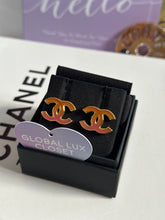 Load image into Gallery viewer, Chanel 23C Ombré Pink and orange Gold tone earrings
