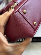 Load image into Gallery viewer, Chanel series 28 19B 2019 Fall/Winter Collection Burgundy Caviar LGHW Medium Business Affinity Flap Bag with Top Handle
