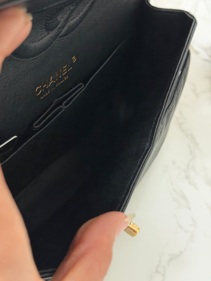 CHANEL series 29 2019 Black Lambskin Chevron LGHW Medium Timeless Classic Double Flap Bag