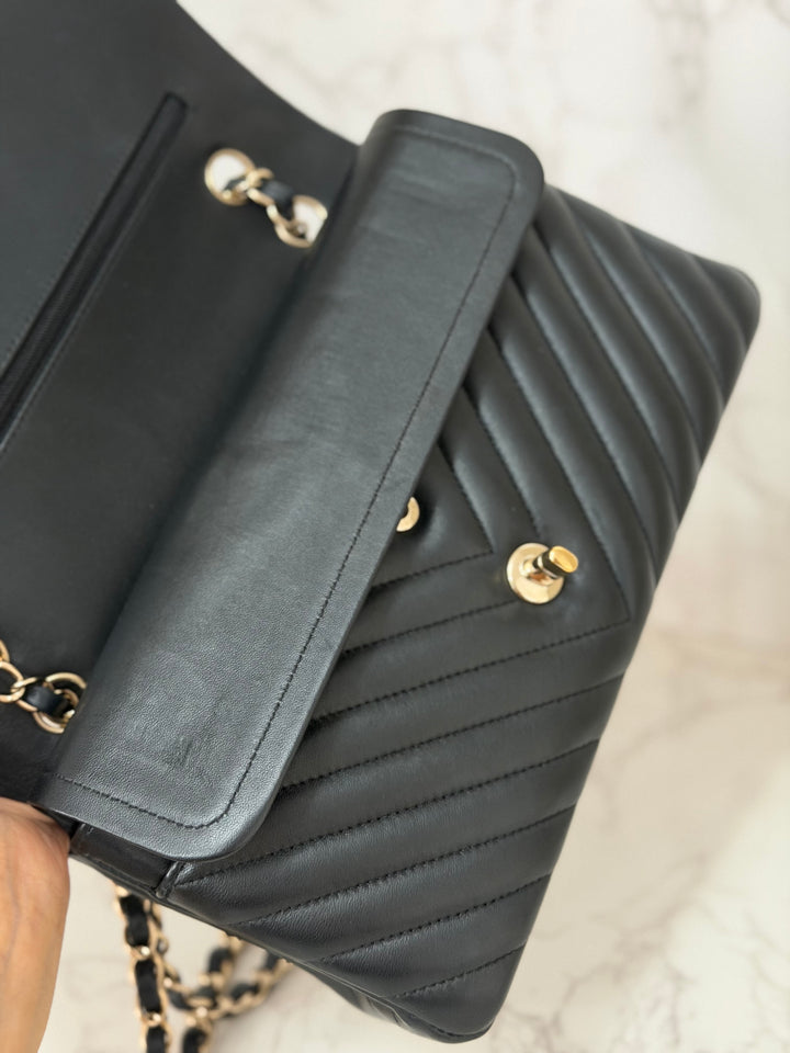 CHANEL series 29 2019 Black Lambskin Chevron LGHW Medium Timeless Classic Double Flap Bag