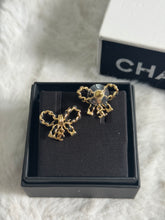 Load image into Gallery viewer, Chanel 24P Collection Ribbon GHW Earrings
