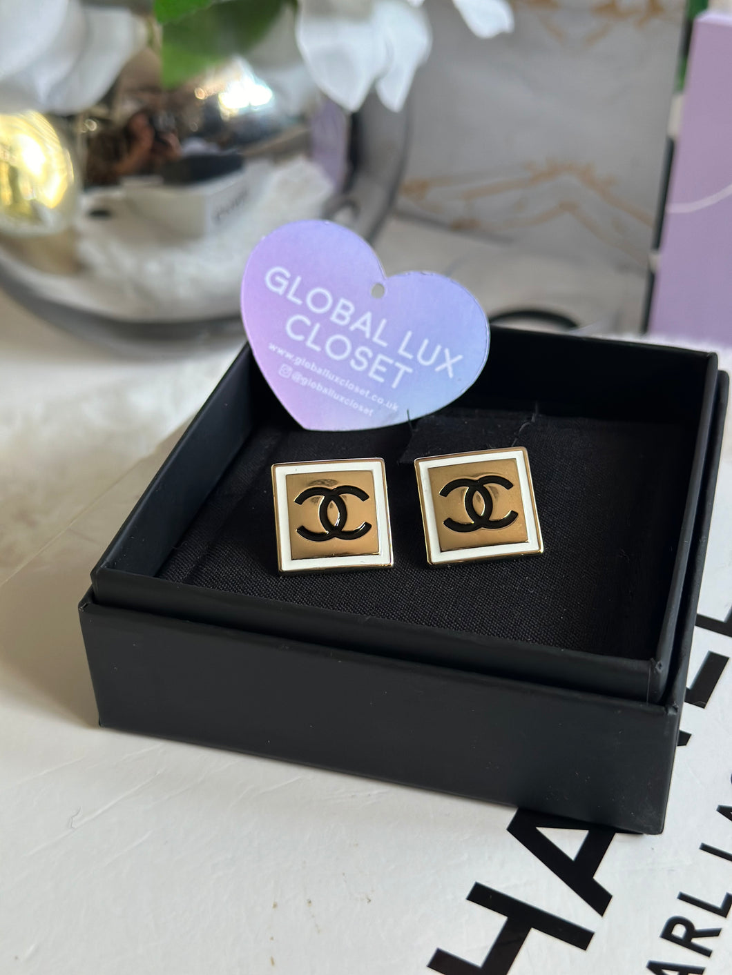 Chanel 21B square LGHW White & Black Earrings