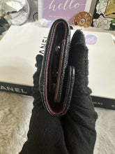Load image into Gallery viewer, Chanel series 31 4 Keys LGHW Black Caviar Classic Flap Snap Holder

