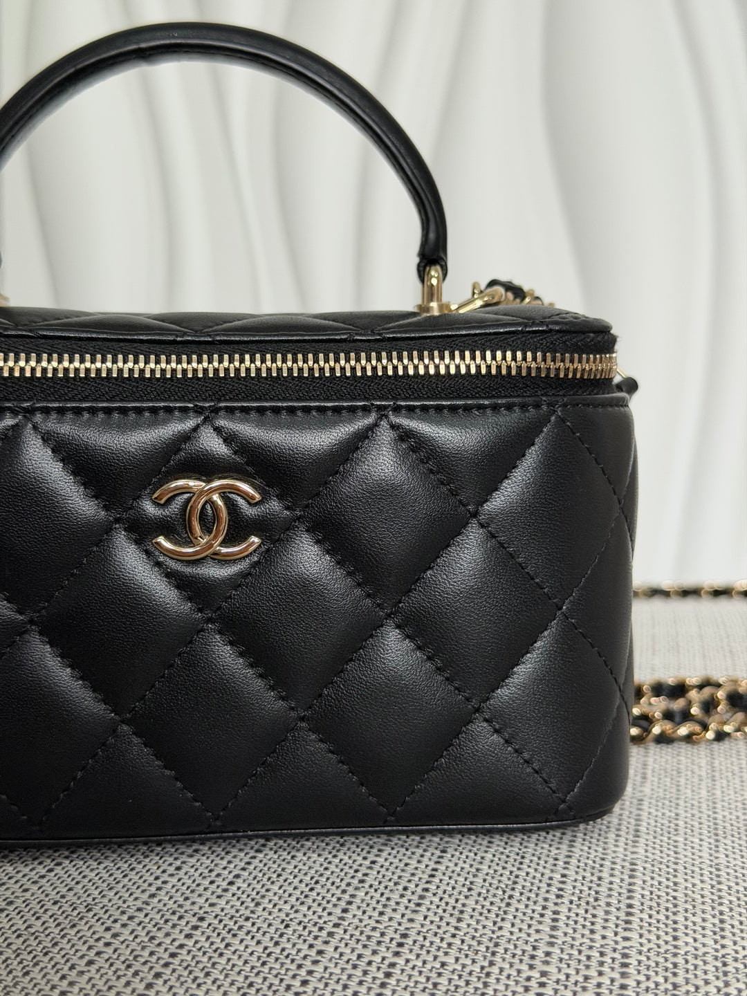 CHANEL series 30 2020 Black Lambskin LGHW Small Vanity Leather Top Handle with Chain