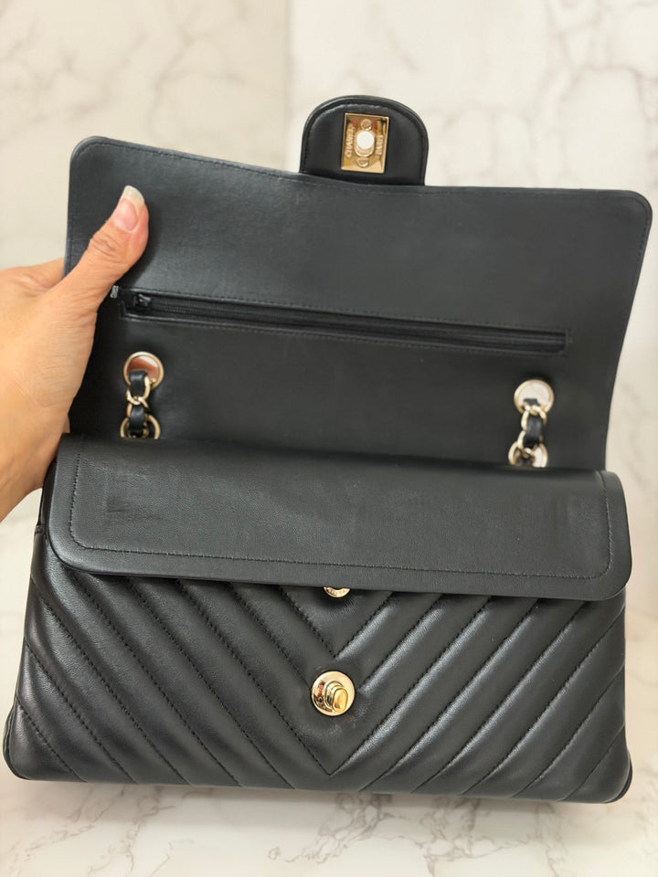 CHANEL series 29 2019 Black Lambskin Chevron LGHW Medium Timeless Classic Double Flap Bag