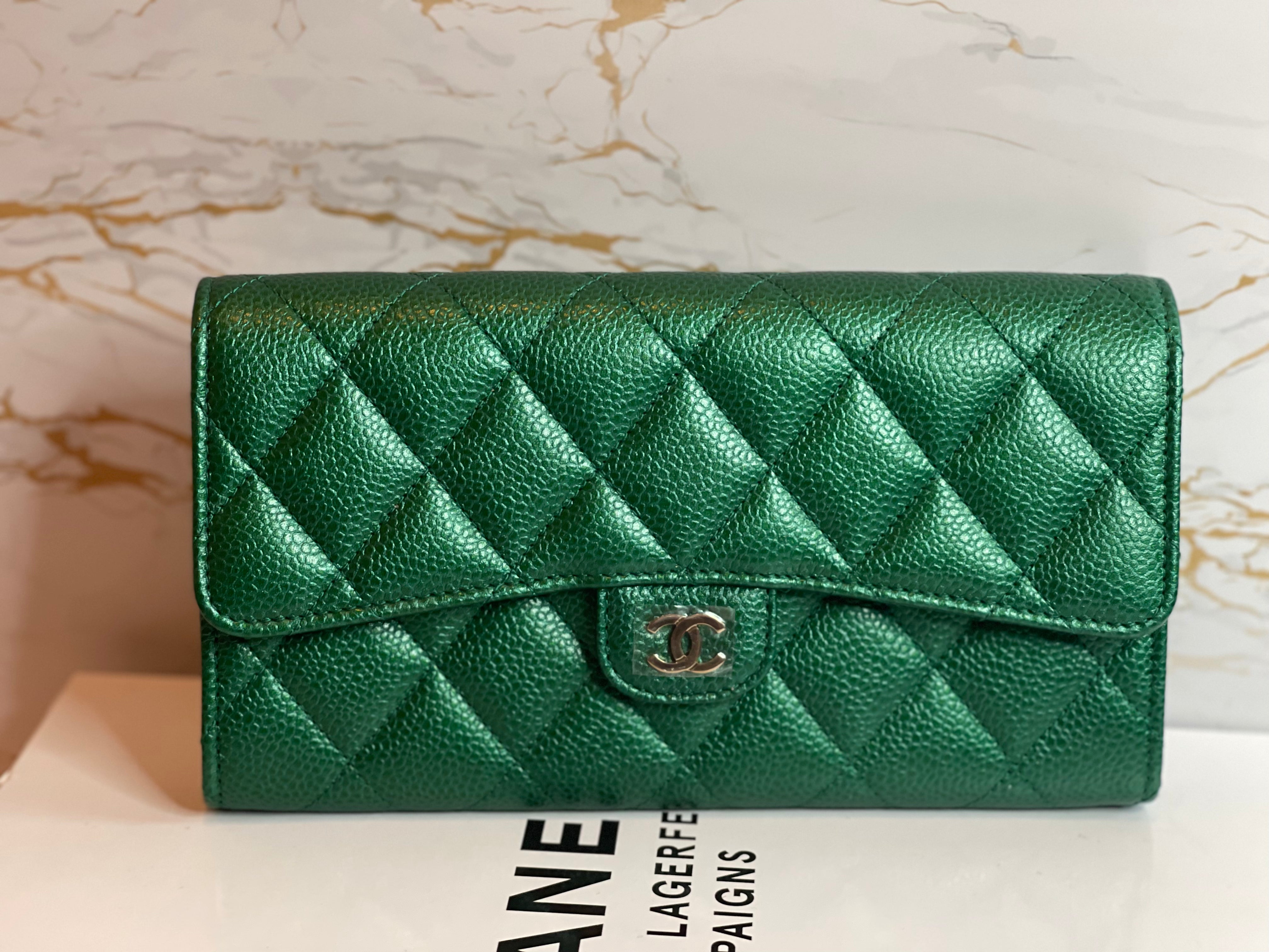 Chanel 18s discount emerald green