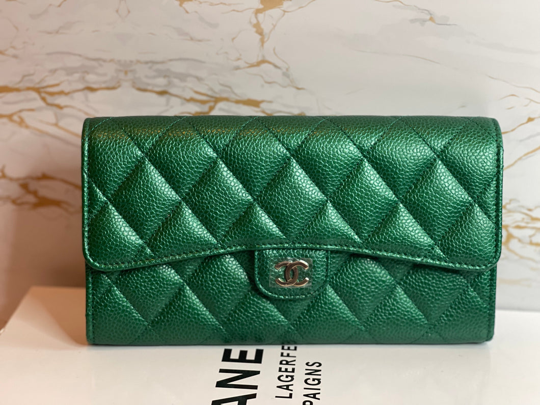 Chanel 18S Emerald Green Caviar LGHW Full size (8 inches) Sarah Flap Wallet