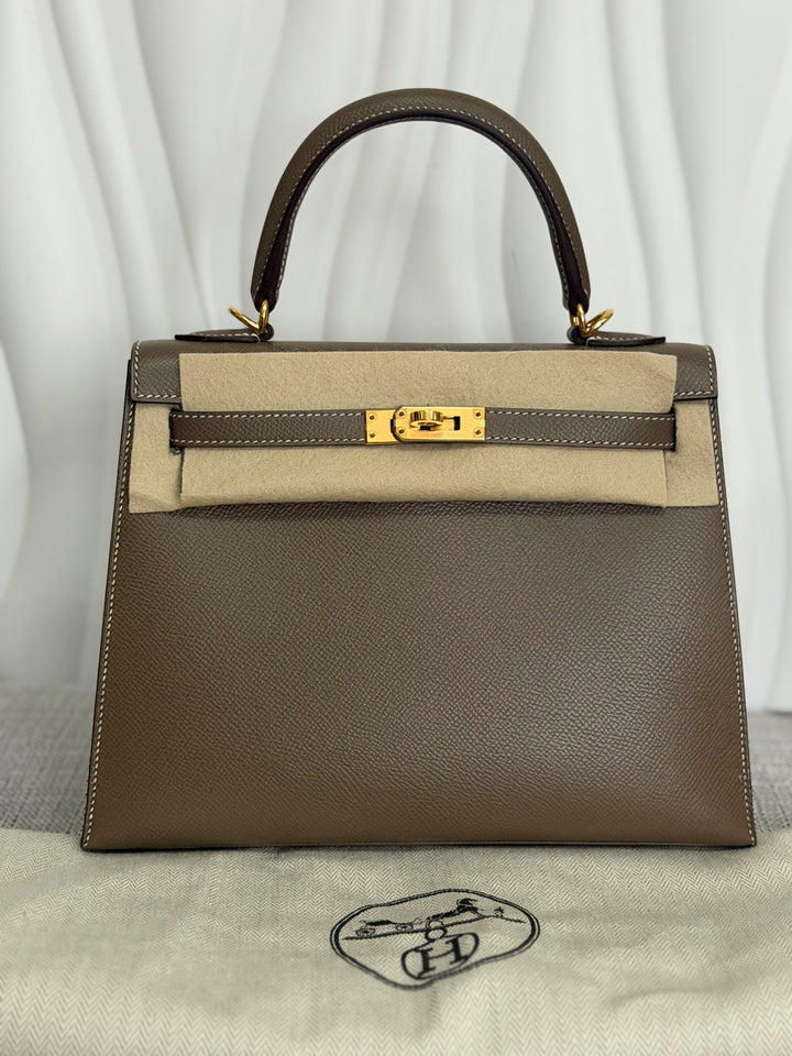 HERMÈS Kelly 25 Etoupe Epsom Leather Sellier GHW Stamp Z 2021 Pristine