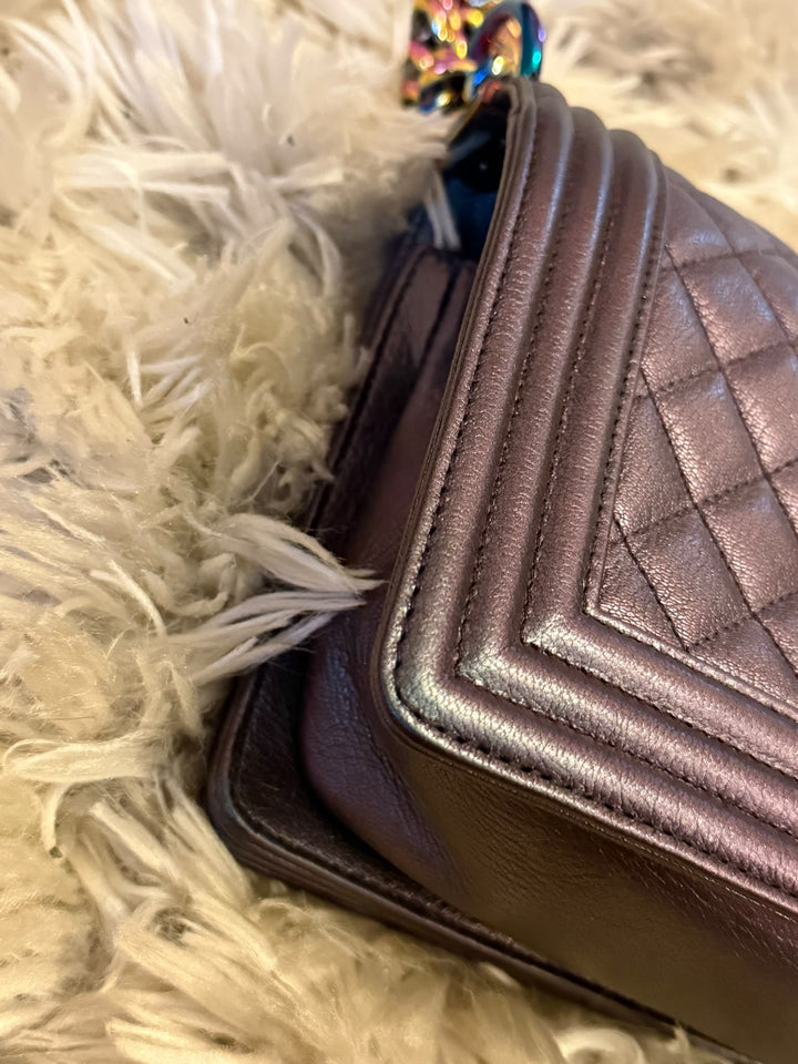 CHANEL series 21 16C Mermaid Iridescent purple caviar Rainbow hardware Le Boy Flap Bag Old Medium size