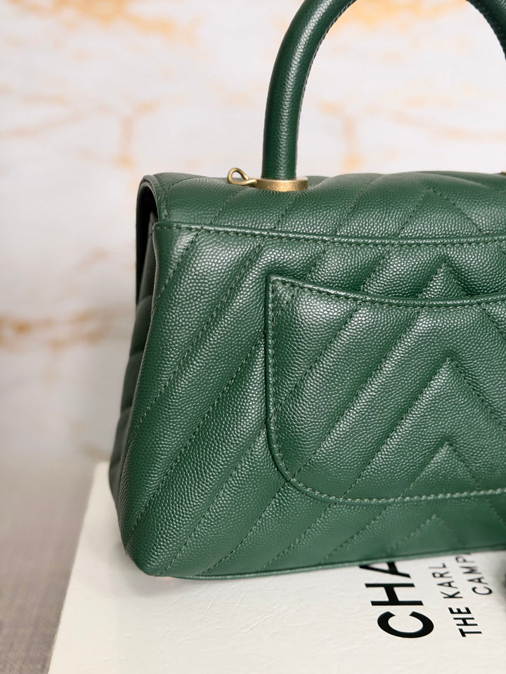CHANEL series 26 Forrest Dark Green Caviar Chevron Aged GHW Coco Handle Size SMALL 24 cms 2018