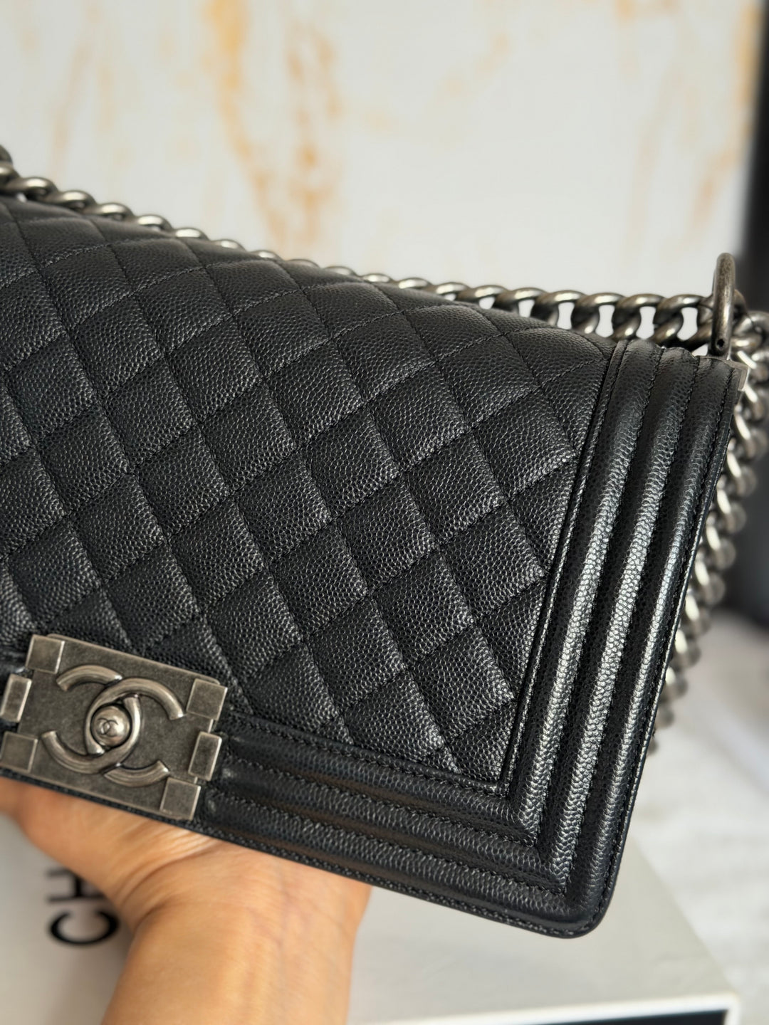 CHANEL series 25 Black Caviar Ruthenium Hardware Old Medium Le Boy Bag 25 cms 2018