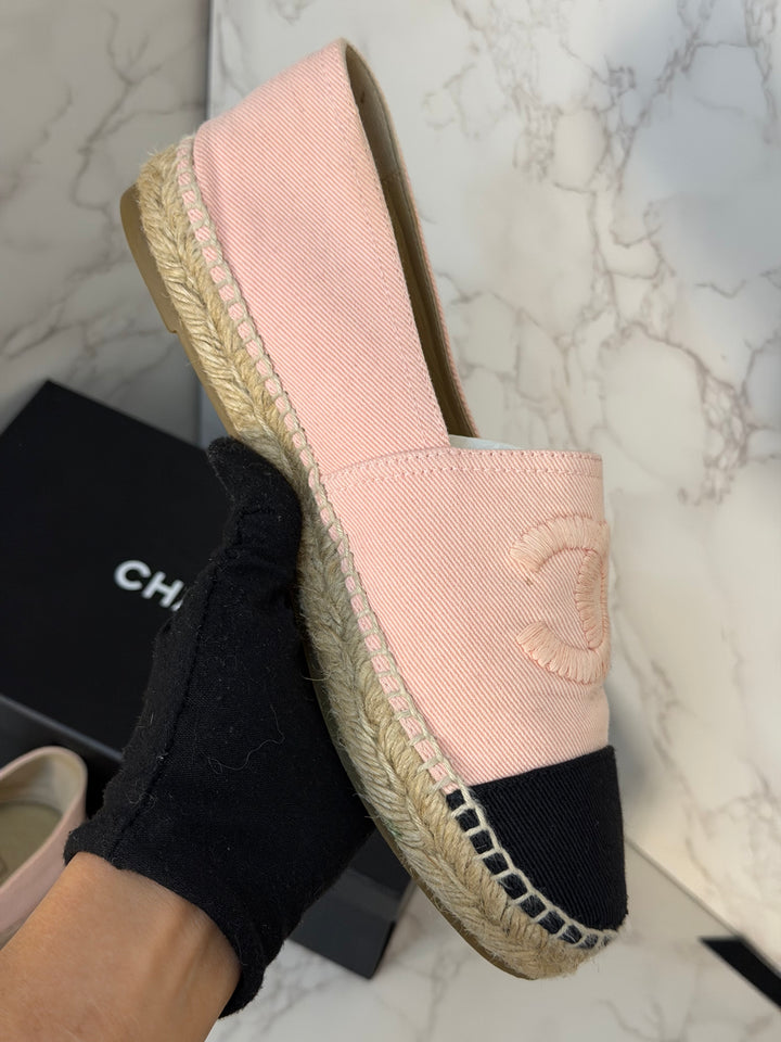 CHANEL Light Peachy Pink/Black Espadrilles Size EU 40