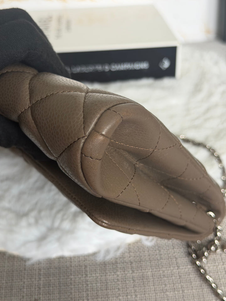 CHANEL series 17 Khaki Caviar SHW Classic Clutch with Chain