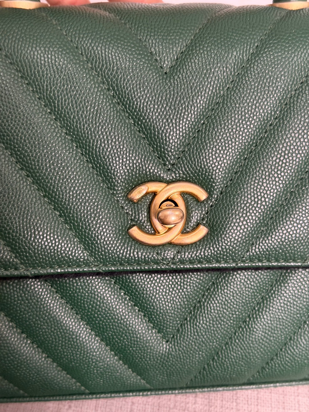 CHANEL series 26 Forrest Dark Green Caviar Chevron Aged GHW Coco Handle Size SMALL 24 cms 2018
