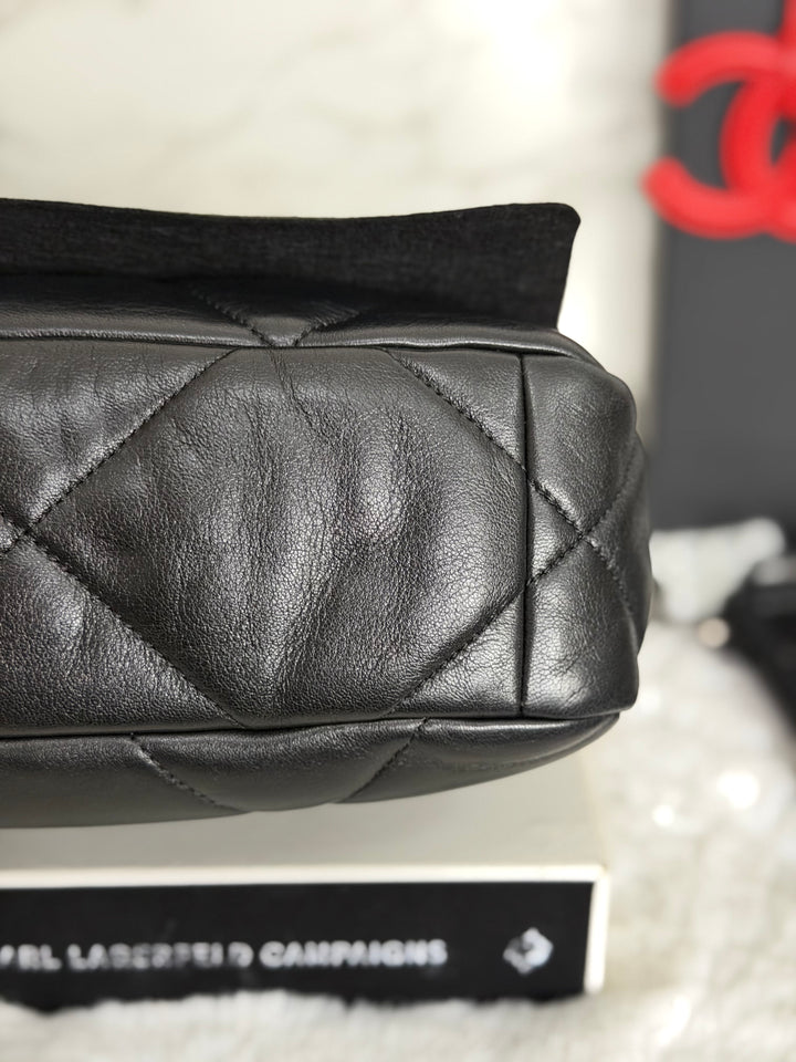 CHANEL series 31 Black Lambskin Mixed HW 19 Flap Bag size SMALL