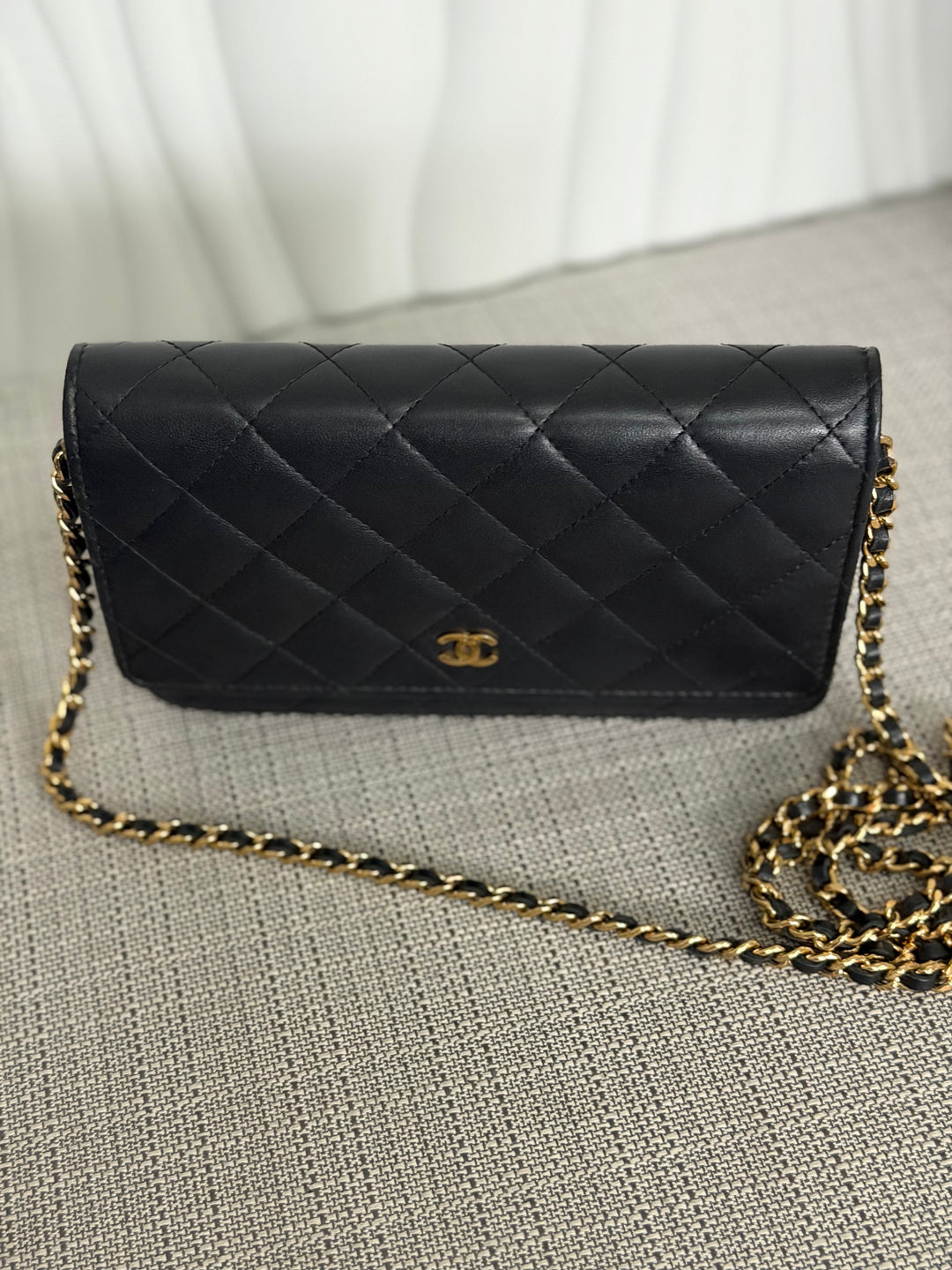 CHANEL series 25 2018 Black Lambskin LGHW Classic Wallet On Chain (WOC)