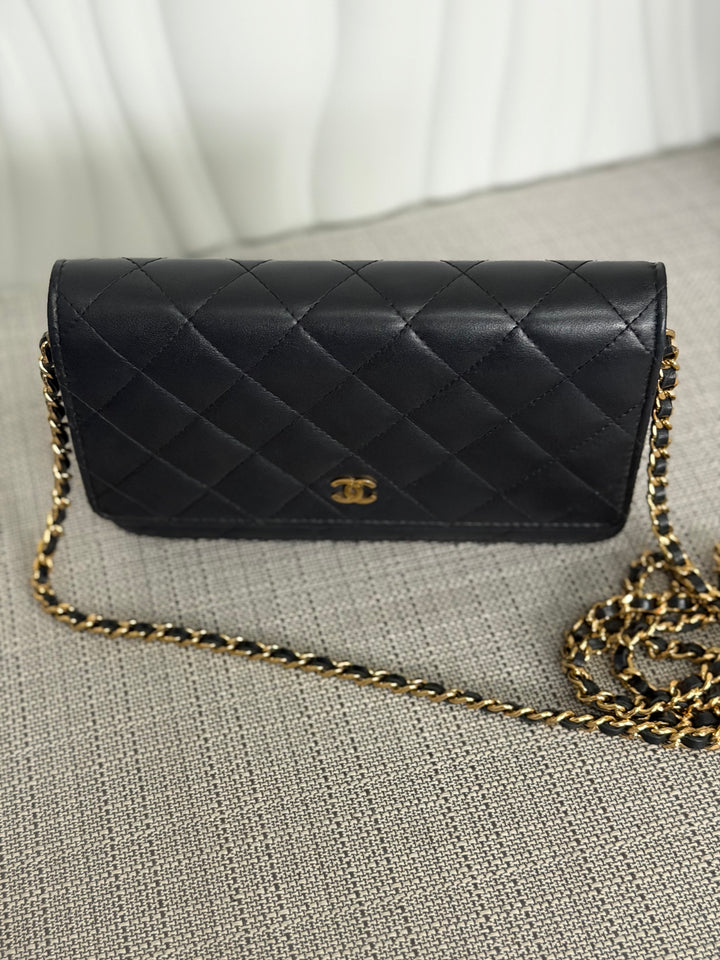 CHANEL series 25 2018 Black Lambskin LGHW Classic Wallet On Chain (WOC)