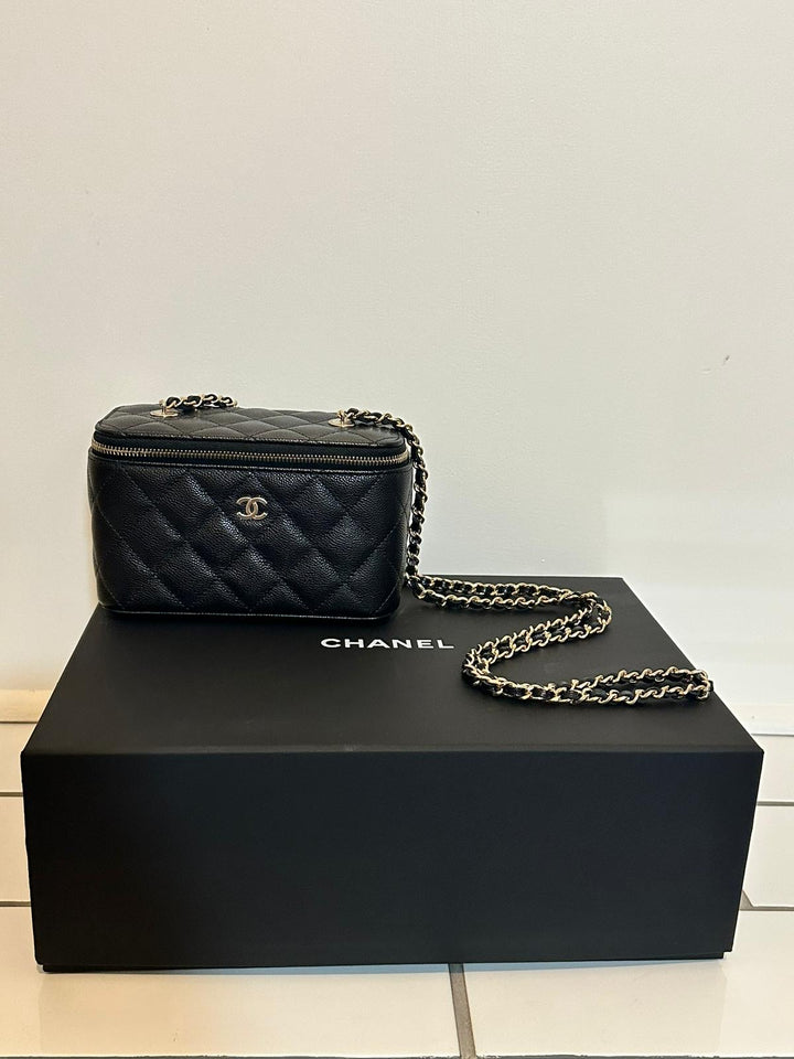 CHANEL Black Caviar LGHW Small Vanity Case with chain
