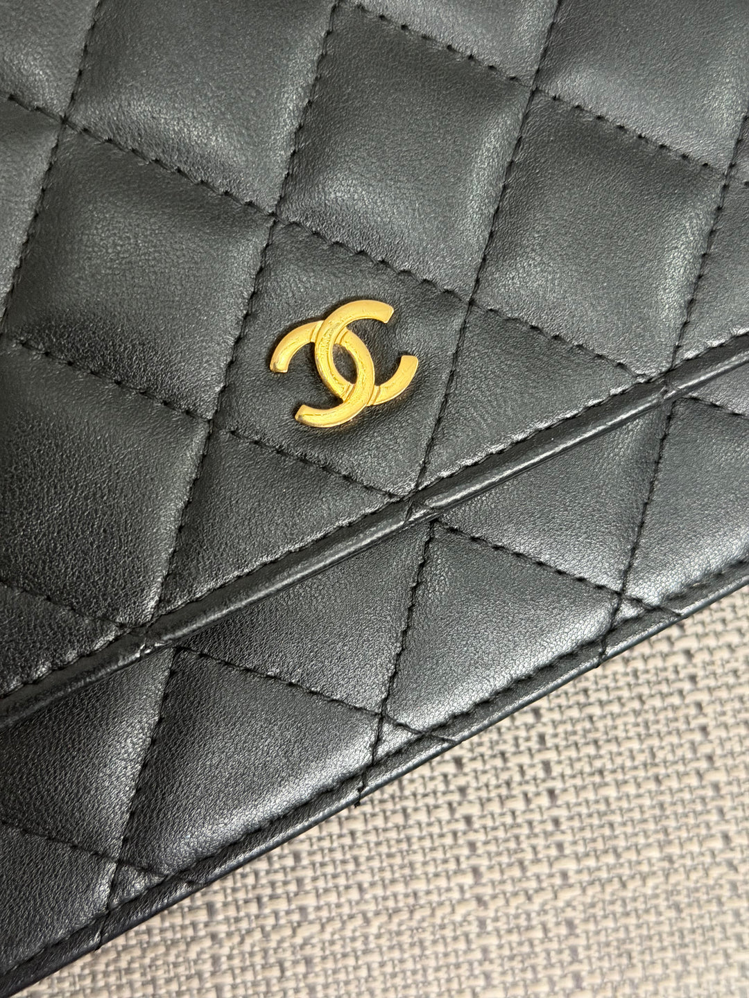 CHANEL series 25 2018 Black Lambskin LGHW Classic Wallet On Chain (WOC)