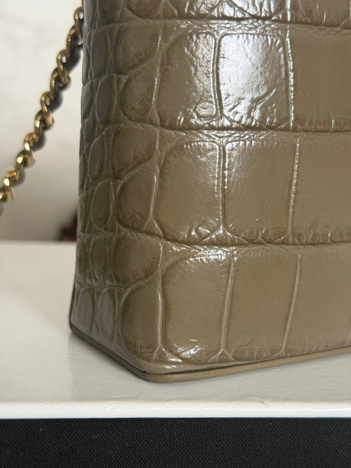 CHANEL 26A Etoupe Khaki Croc Embossed Calf skin LGHW LP Long Vanity size Medium 23 cms with detachable chain 2026