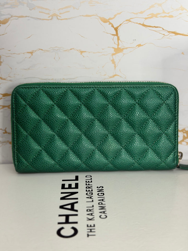 CHANEL series 25 18S collection Emerald Green Caviar LGHW Full size Zipped Wallet