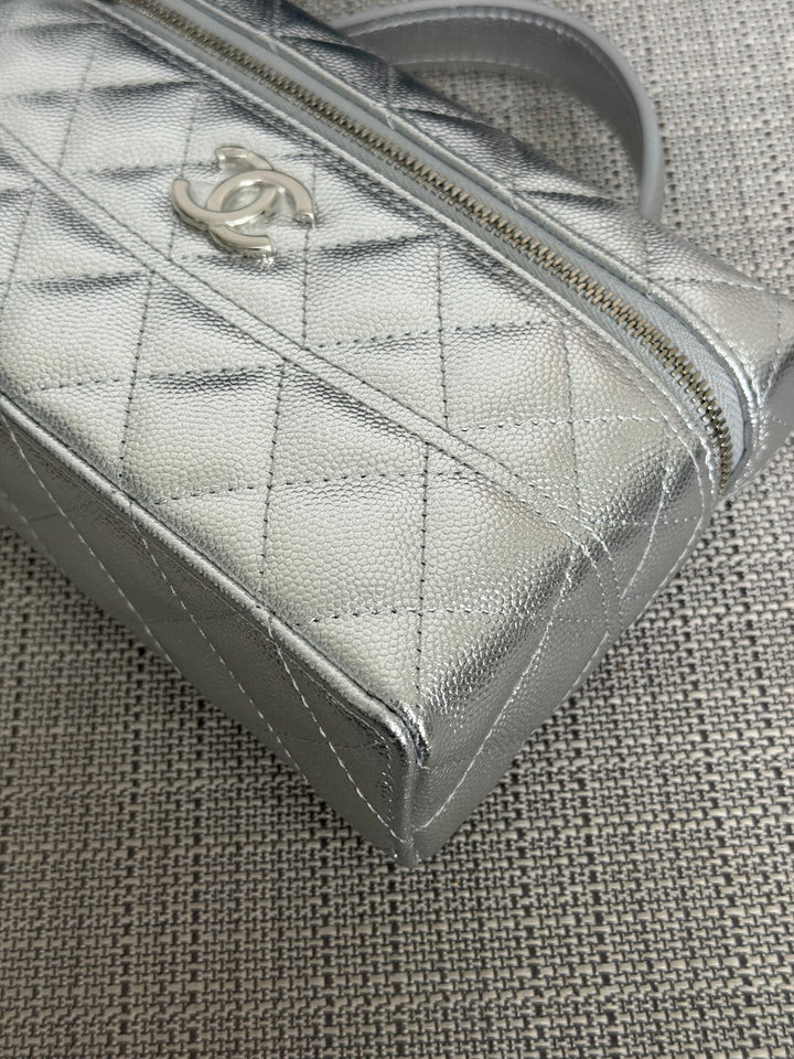 CHANEL 26C Silver Caviar SHW Long Vanity with detachable chain 2025/2026