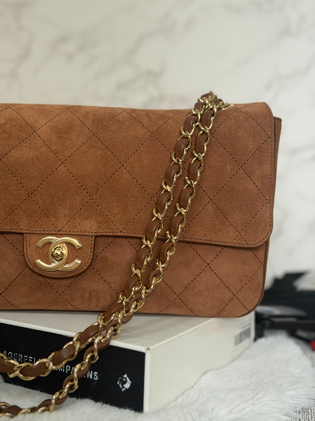 CHANEL 26A Métiers d’art Collection Camel Suede Leather LGHW Maxi 32 cms Flap Bag Matthieu Blazy 2026