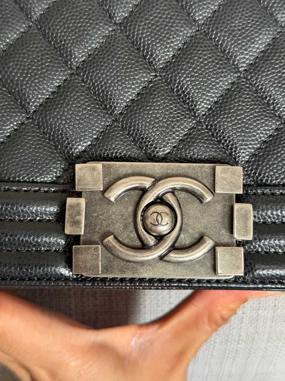 CHANEL series 25 Black Caviar Ruthenium Hardware Old Medium Le Boy Bag 25 cms 2018