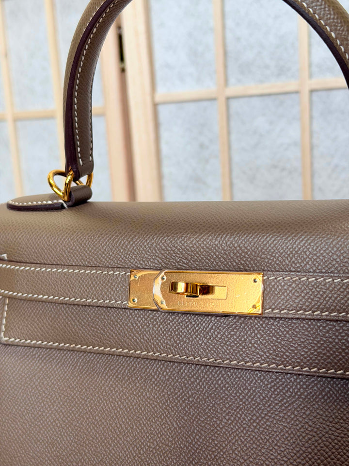 HERMÈS Kelly 28 Etoupe Epsom Sellier GHW Stamp Y 2020