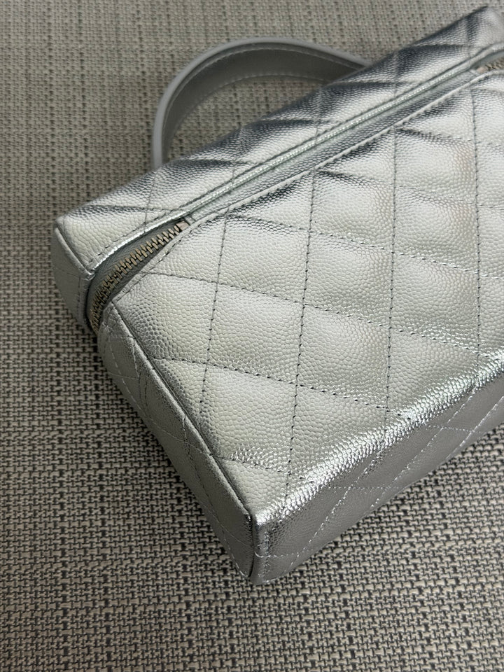 CHANEL 26C Silver Caviar SHW Long Vanity with detachable chain 2025/2026