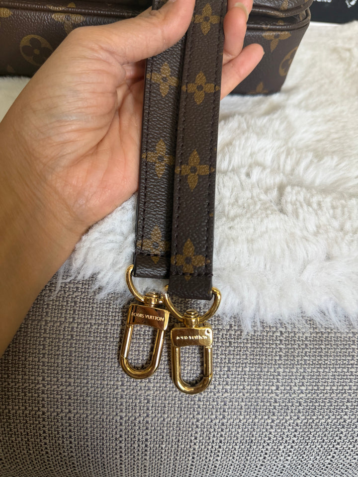 LOUIS VUITTON LV Pochette Metis Monogram Bag 2024