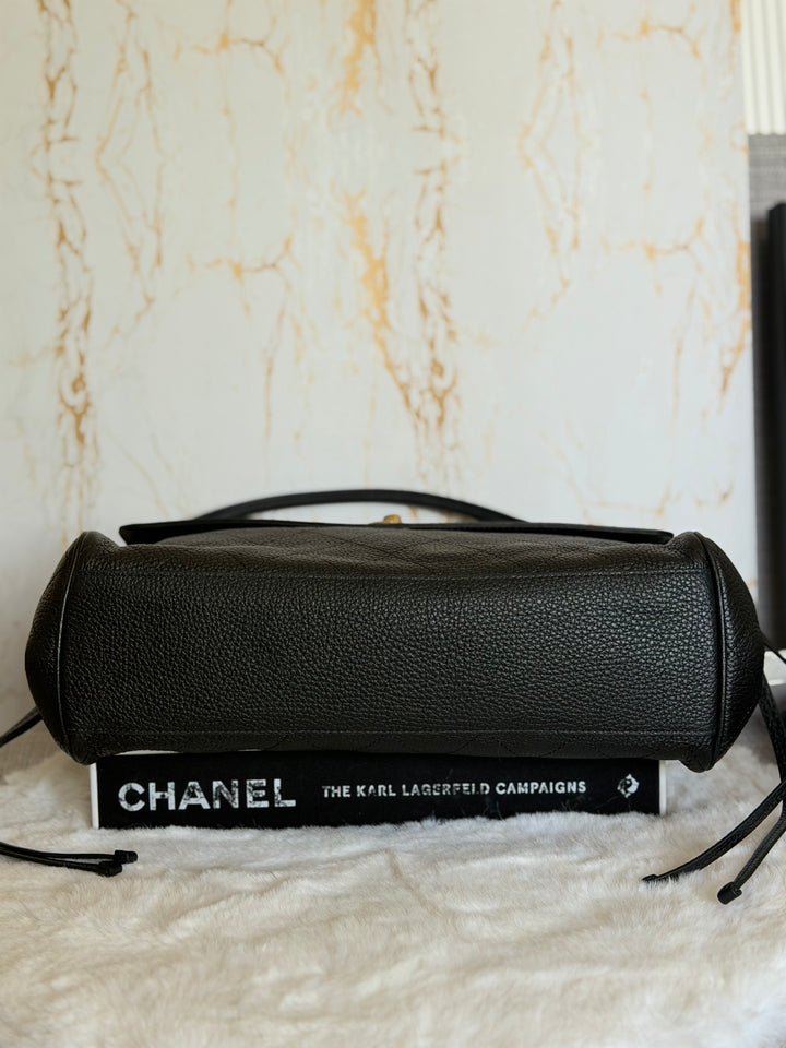 CHANEL 26S Black Caviar GHW East West Hobo Bag Matthieu Blazy SOLD OUT 2026