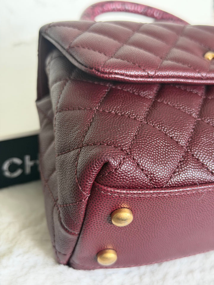 CHANEL series 26 Burgundy Caviar Aged GHW Coco Handle Flap Bag size SMALL with Pink sea snake handle 2018