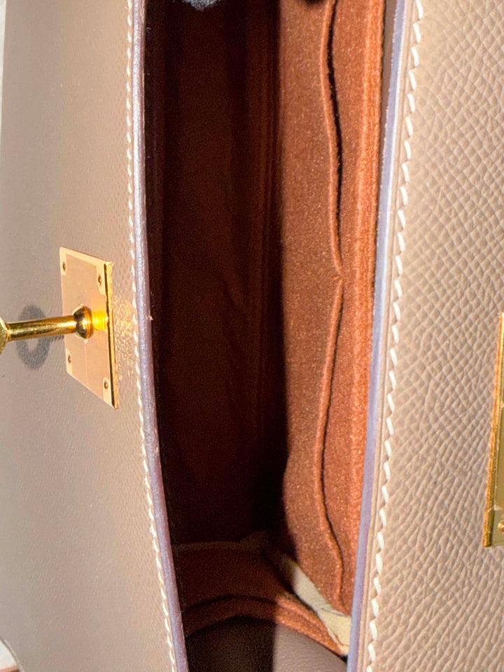 HERMÈS Kelly 28 Etoupe Epsom Sellier GHW Stamp Y 2020