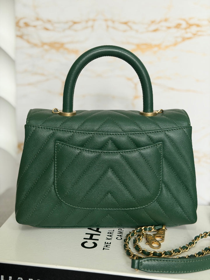 CHANEL series 26 Forrest Dark Green Caviar Chevron Aged GHW Coco Handle Size SMALL 24 cms 2018