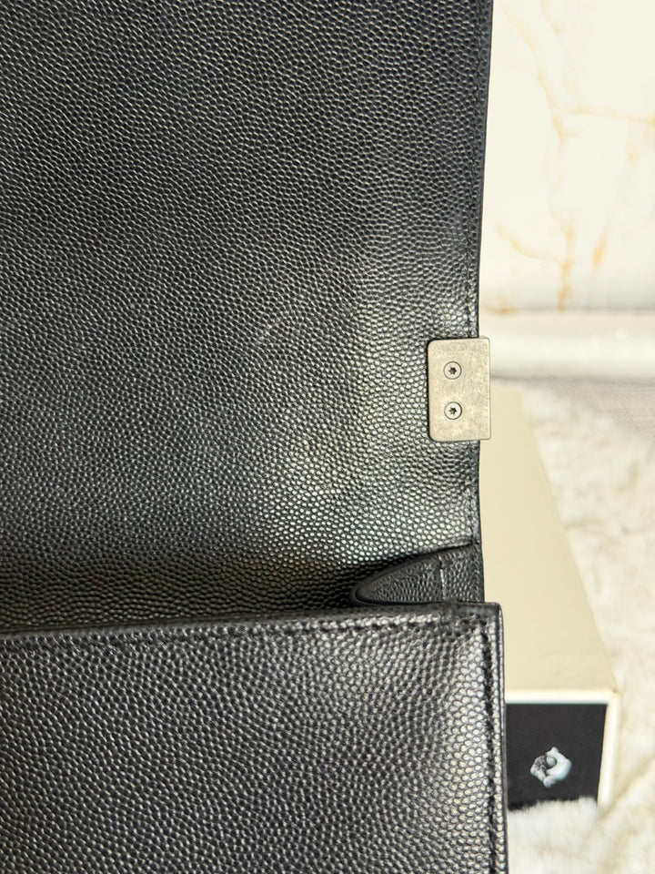 CHANEL series 25 Black Caviar Ruthenium Hardware Old Medium Le Boy Bag 25 cms 2018