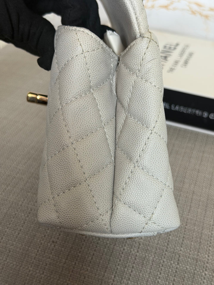 CHANEL series 27 Light Grey Caviar LGHW Coco Handle Size Small with Detachable Shoulder strap 2018