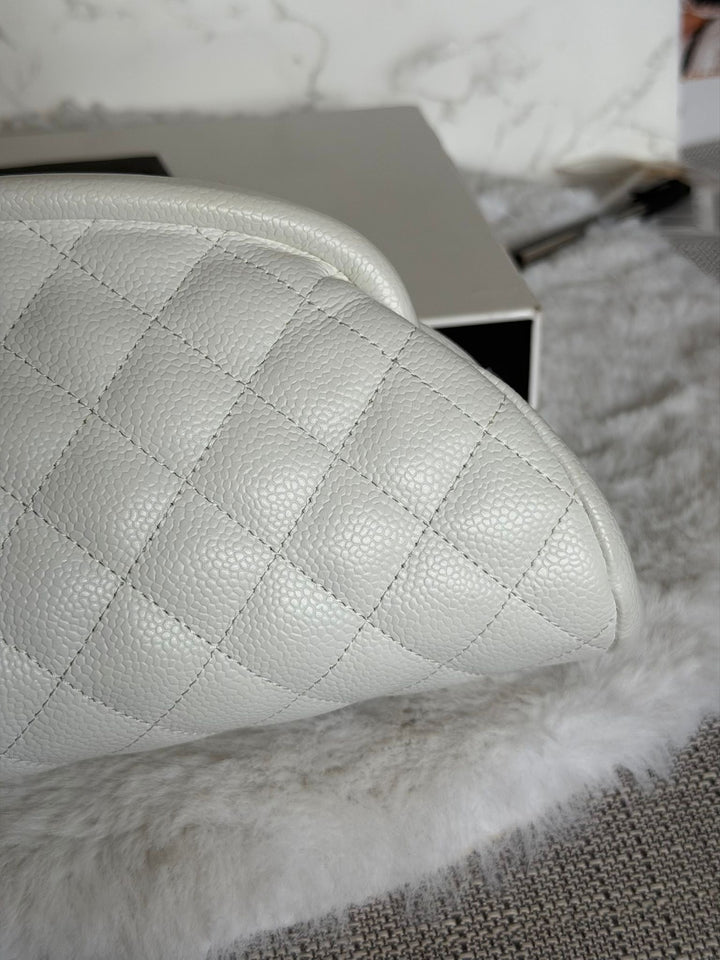 CHANEL series 12 White Caviar SHW Classic Clutch