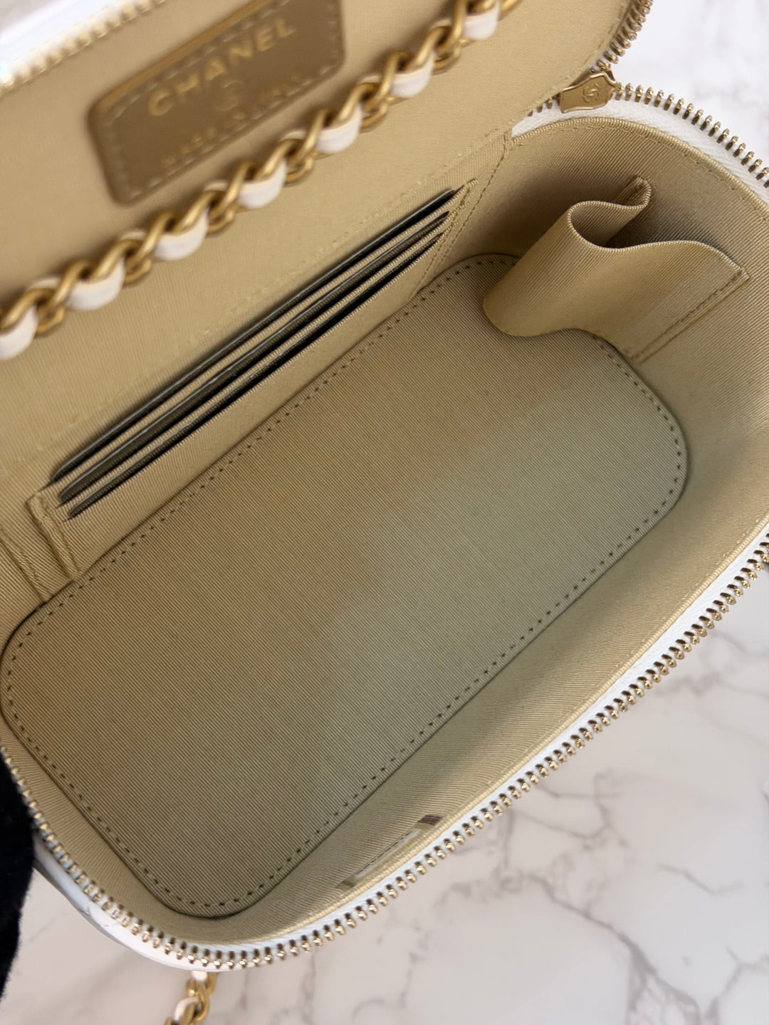 CHANEL series 31 White Lambskin aged GHW Small Vanity Pearl Crush Adjustable Chain 2020/2021