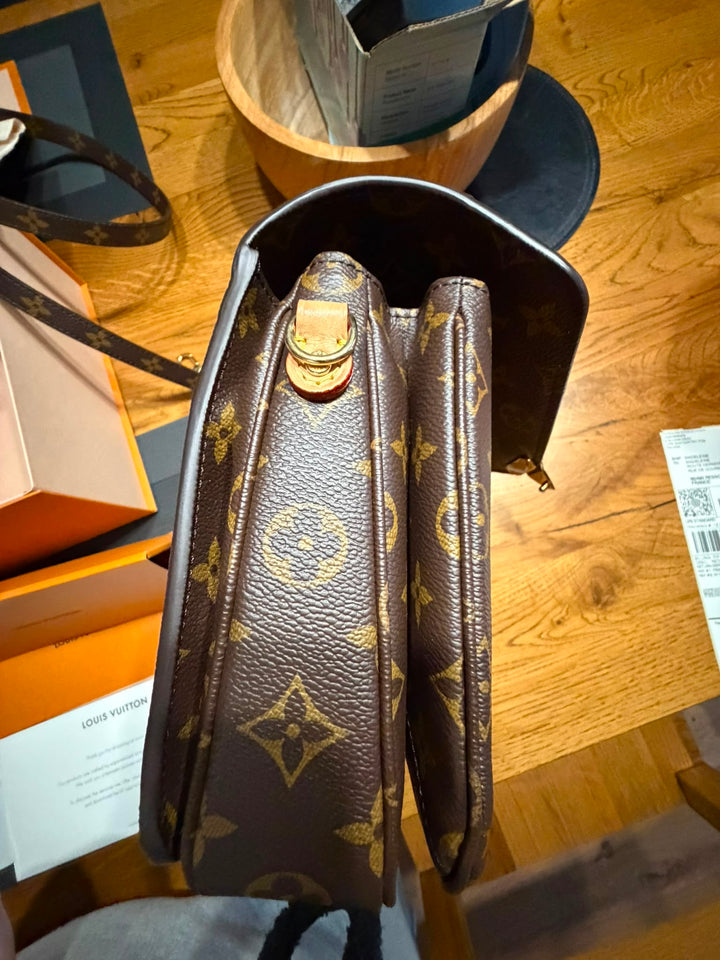 LOUIS VUITTON Pochette Metis Monogram 2024