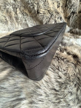 Load image into Gallery viewer, Chanel series 15 2011 Black Lambskin GHW Medium ML Classic Double Flap Bag
