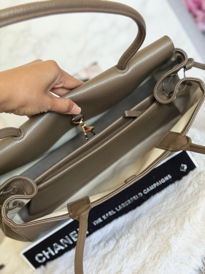 CHANEL Khaki Etoupe Caviar LGHW Urban Essentials East West Shopping Tote Bag size Small Matthieu Blazy 26A 2026