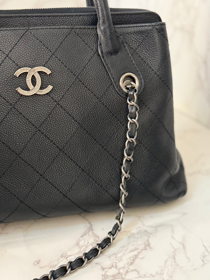 CHANEL series 23 Black Caviar Ruthenium HW Tote Bag with Shoulder Chain strap