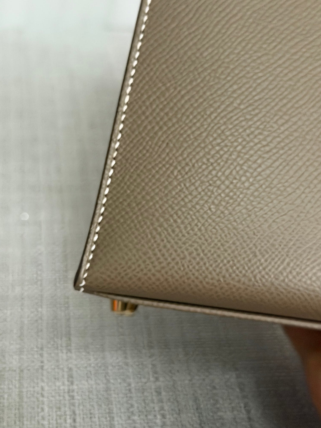 HERMÈS Kelly 25 Etoupe Epsom Leather Sellier GHW Stamp Z 2021 Pristine